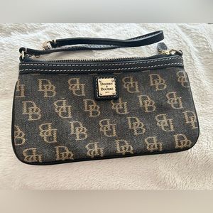 Dooney & Bourke logo wristlet